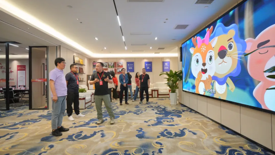 高途创始人、董事长兼CEO陈向东先生一行莅临EVO视讯体育参观、交流